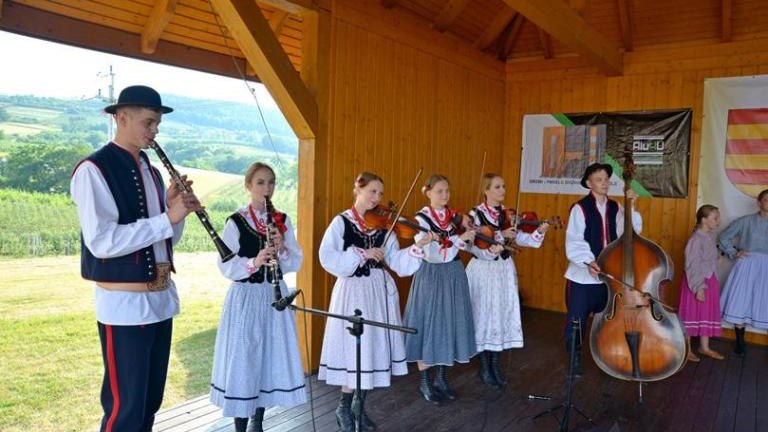 IV-Przegl-d-Folkloru-S-decczyzny-2018-20-.jpg