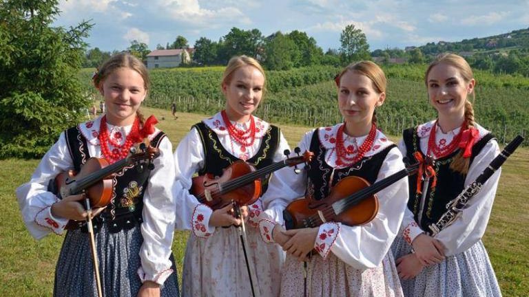 IV-Przegl-d-Folkloru-S-decczyzny-2018-38-.jpg