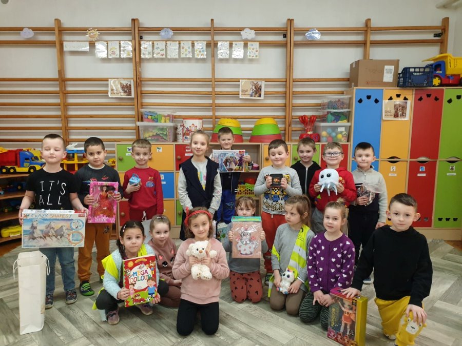 Uczniowie z Rojówki witają nową koleżankę z Ukrainy