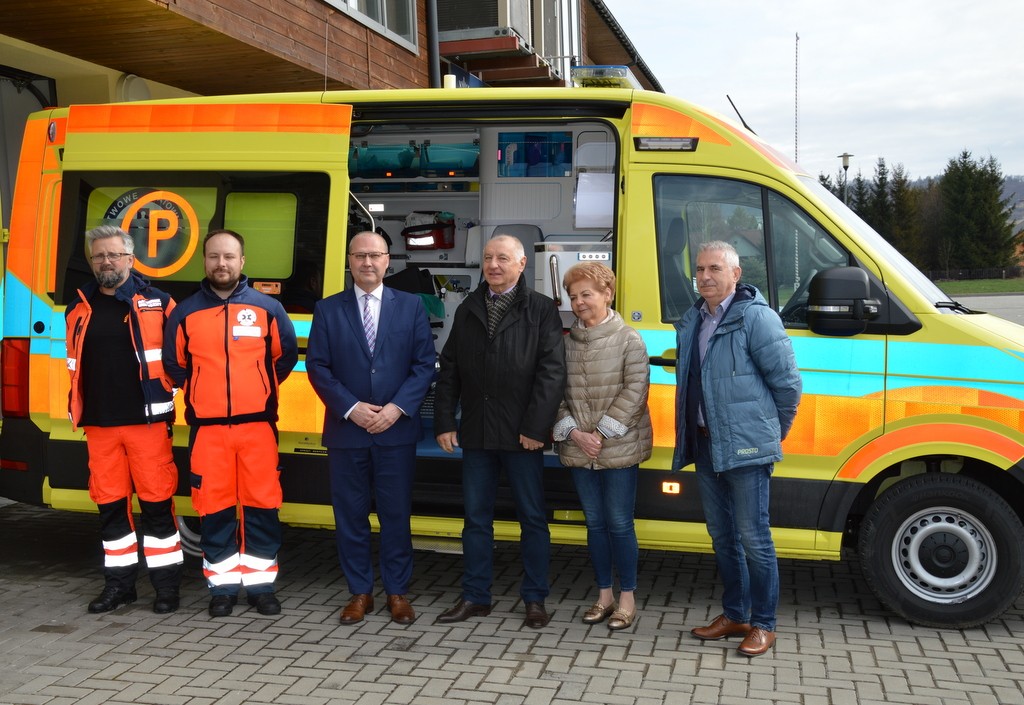 Nowy ambulans ratowniczy już w podstacji pogotowia ratunkowego w Łososinie Dolnej