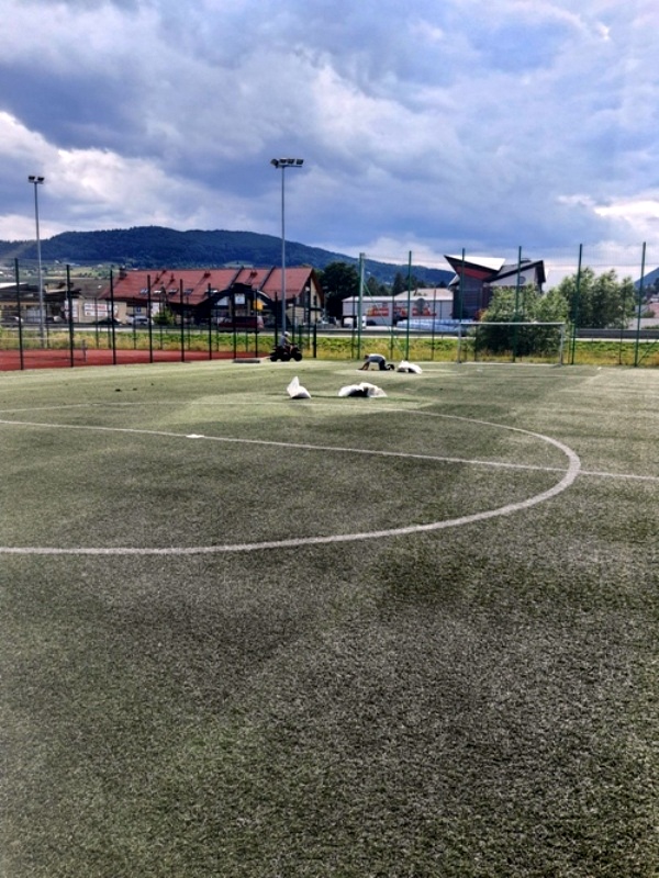 Remont murawy na Orliku w Tegoborzy (12).jpg