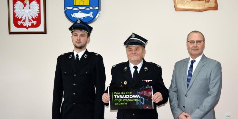 Strażacy z OSP Tabaszowa cieszą się wiadomością o nowym wozie! To już pewne!
