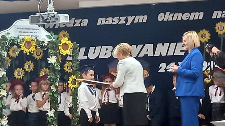 Ślubowanie Klas I w Łososinie Dolnej (11).jpg