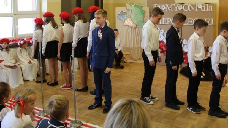 Lekcja-Patriotyzmu-w-Szkole-Podstawowej-w-bikowicach-2018-14-.JPG