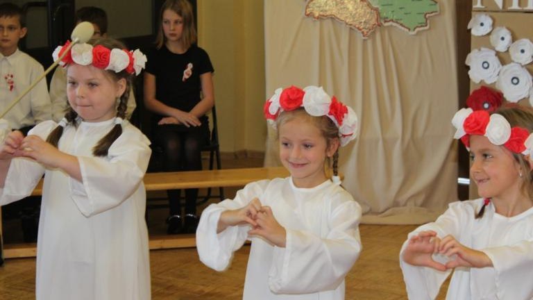 Lekcja-Patriotyzmu-w-Szkole-Podstawowej-w-bikowicach-2018-25-.JPG