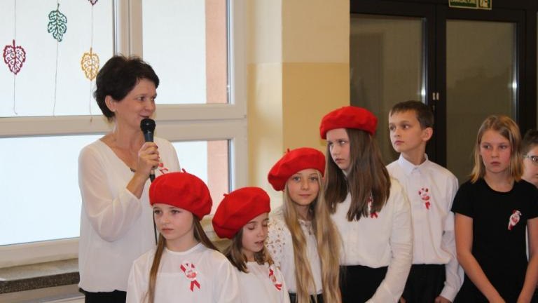Lekcja-Patriotyzmu-w-Szkole-Podstawowej-w-bikowicach-2018-35-.JPG