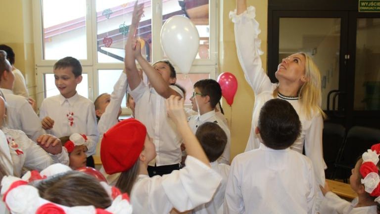 Lekcja-Patriotyzmu-w-Szkole-Podstawowej-w-bikowicach-2018-37-.JPG