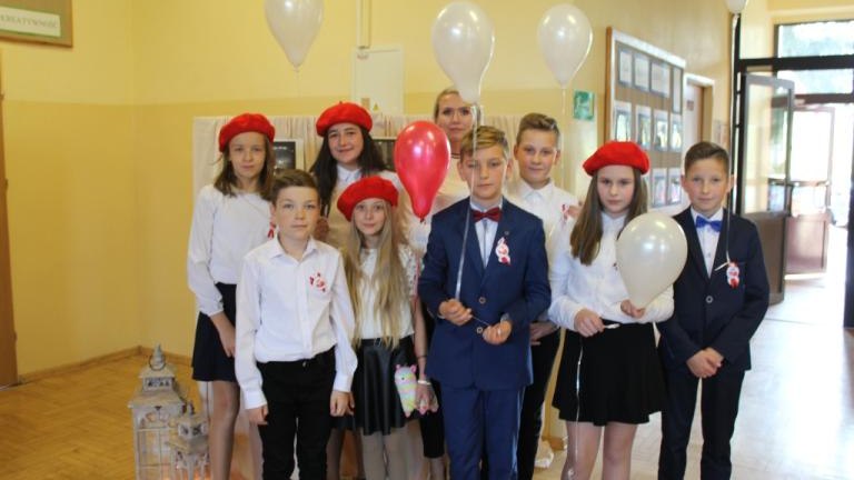 Lekcja-Patriotyzmu-w-Szkole-Podstawowej-w-bikowicach-2018-41-.JPG