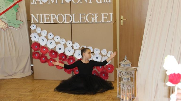 Lekcja-Patriotyzmu-w-Szkole-Podstawowej-w-bikowicach-2018-5-.JPG