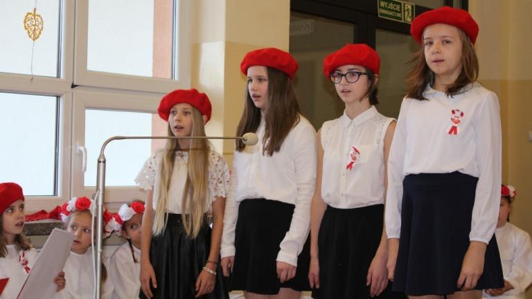 Lekcja-Patriotyzmu-w-Szkole-Podstawowej-w-bikowicach-2018-7-.JPG